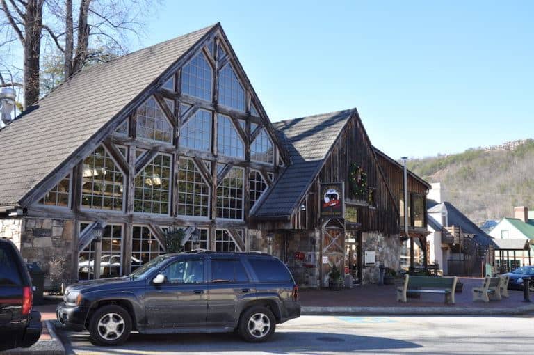 The Smoky Mountain Brewery in downtown Gatlinburg TN 768x510