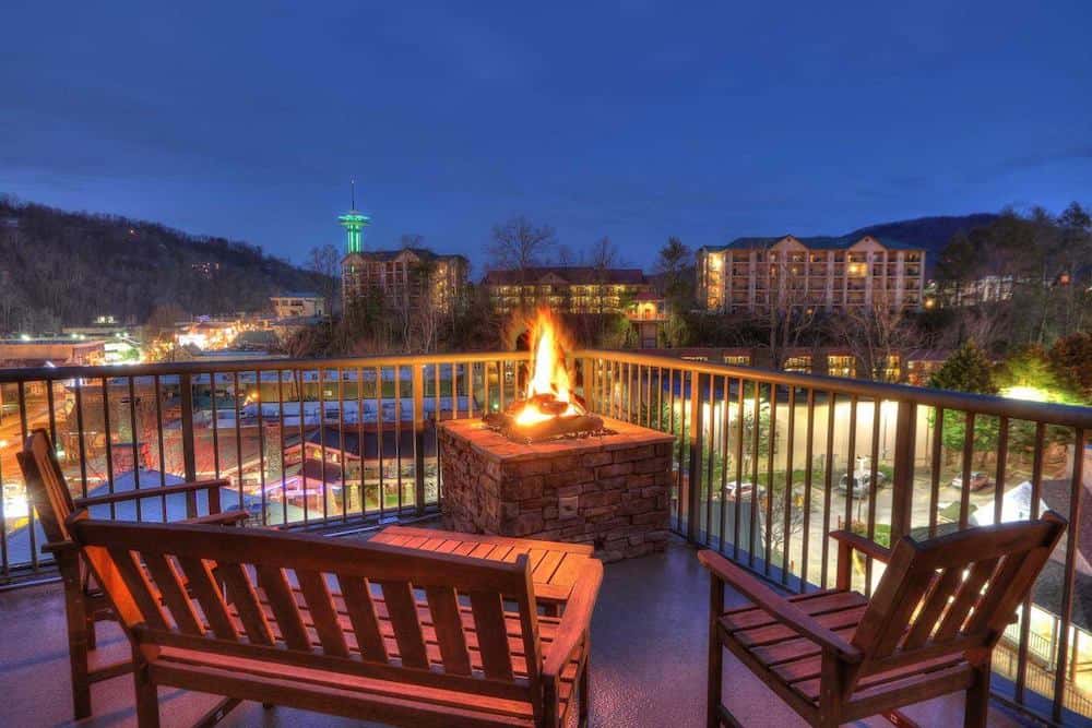 black bear hotel in gatlinburg balcony
